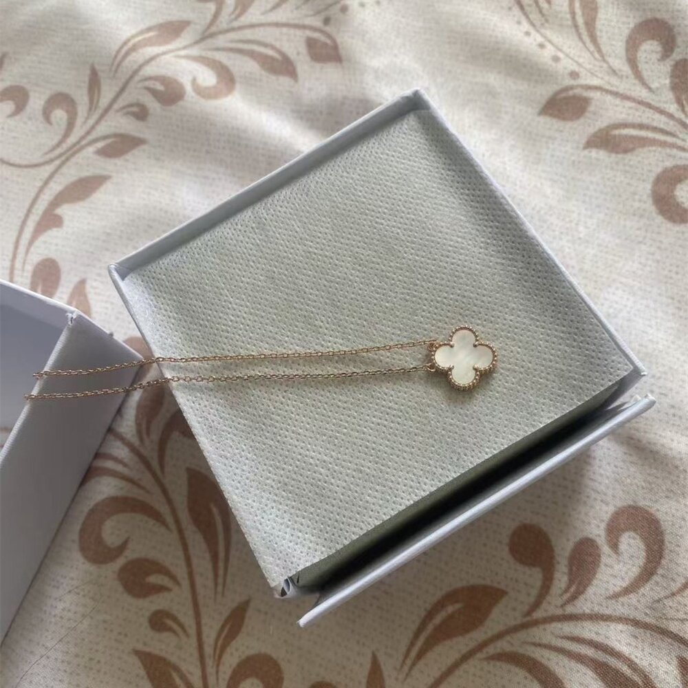 Van Cleef & Arpels Ladies' Necklace